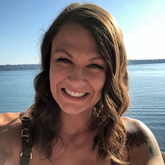 Meet your Posher, Taylor - Picture 1 of 1